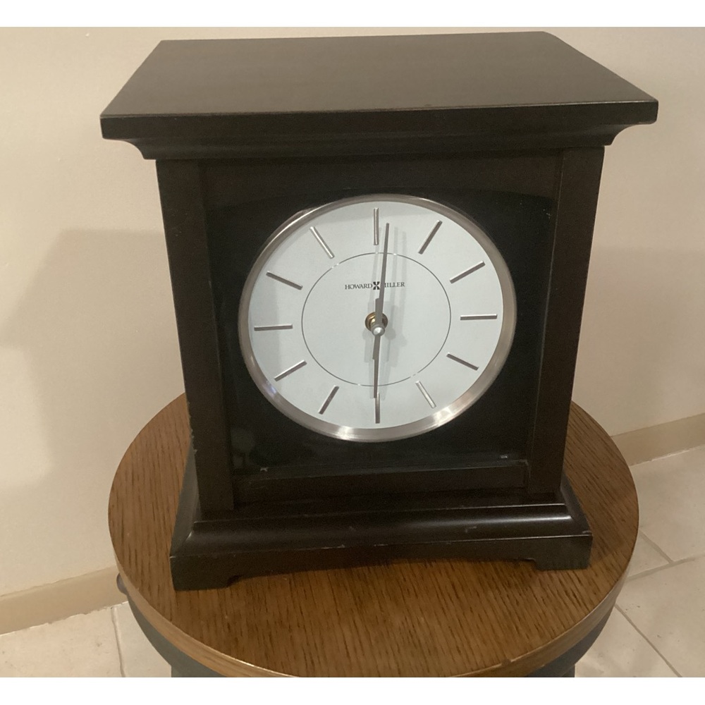 Howard Miller Mantel Clock Urn Model 800-140